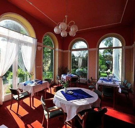 Bed & Breakfast Kastely 3*