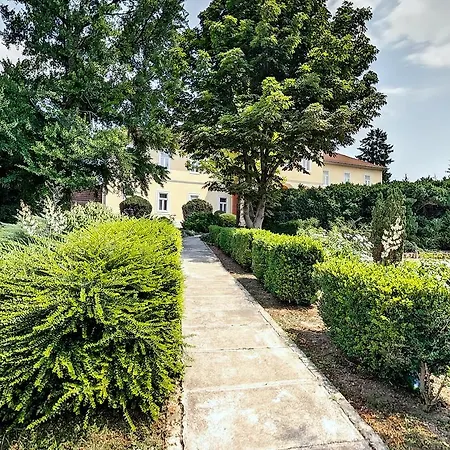 Kastely Bed & Breakfast